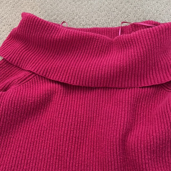 Off the shoulders pink sweater - Picture 2 of 2